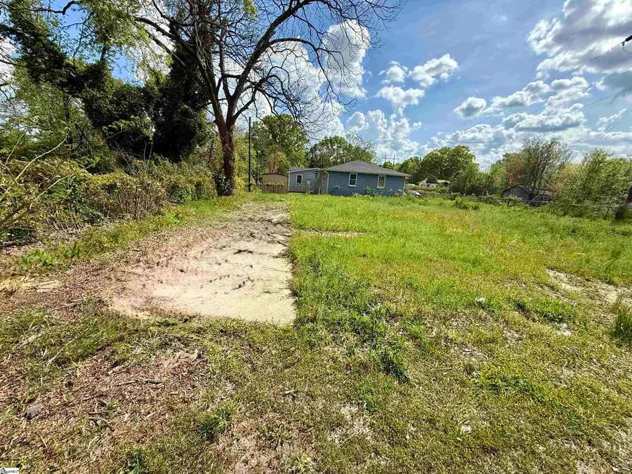 403 W Centennial Street, Clinton, SC 29360 - #3