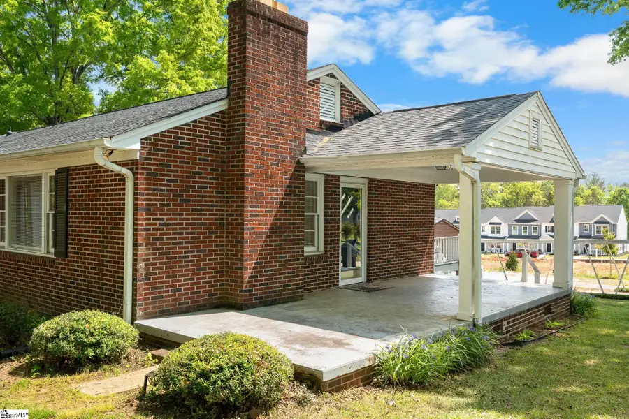 607 W Farley Avenue, Laurens, SC 29360 - #2