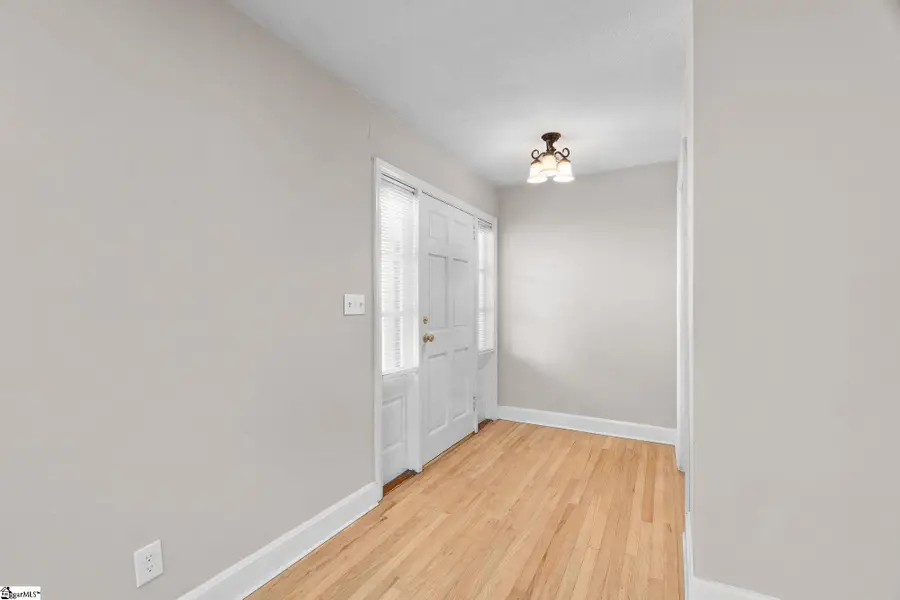 607 W Farley Avenue, Laurens, SC 29360 - #3