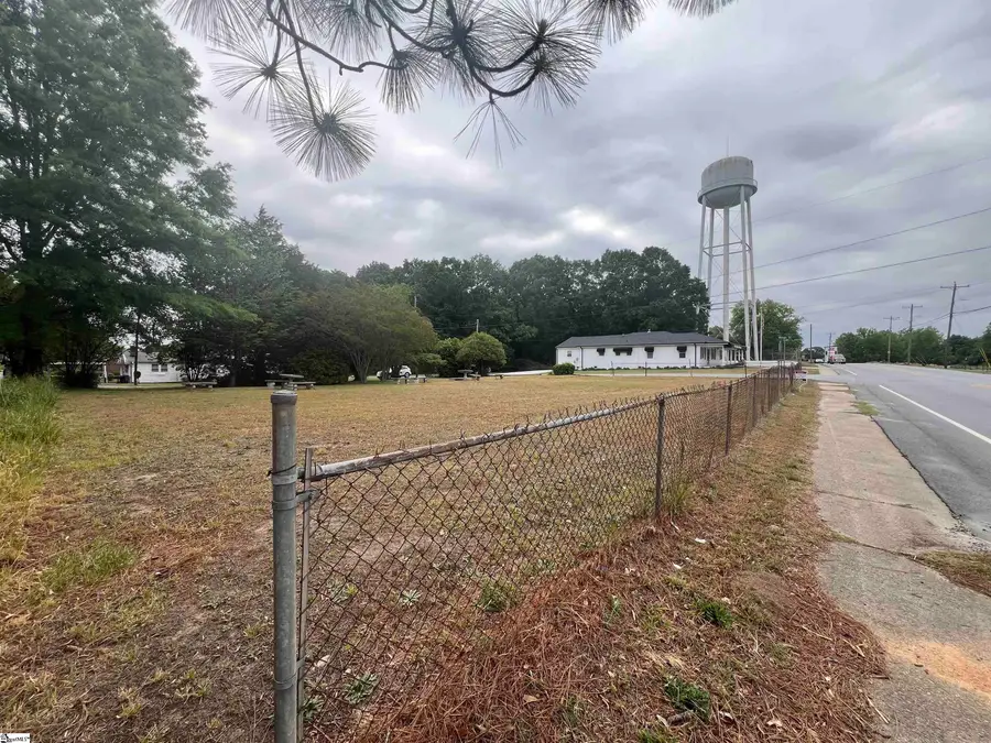 202 N Hamilton Street, Williamston, SC 29697 - #2