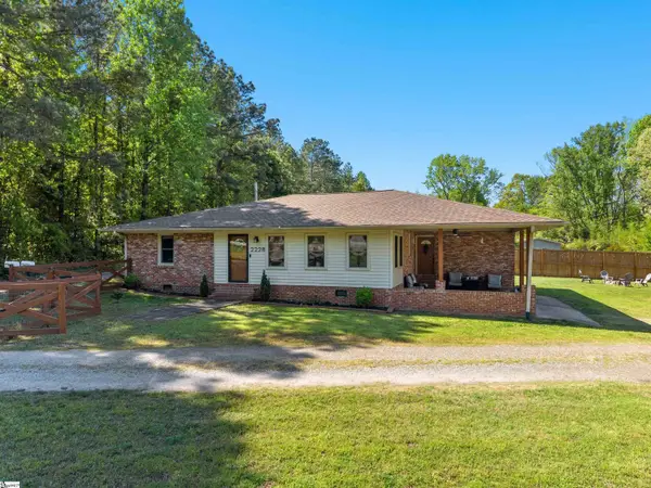 2228 Cross Anchor Road, Woodruff, SC 29388