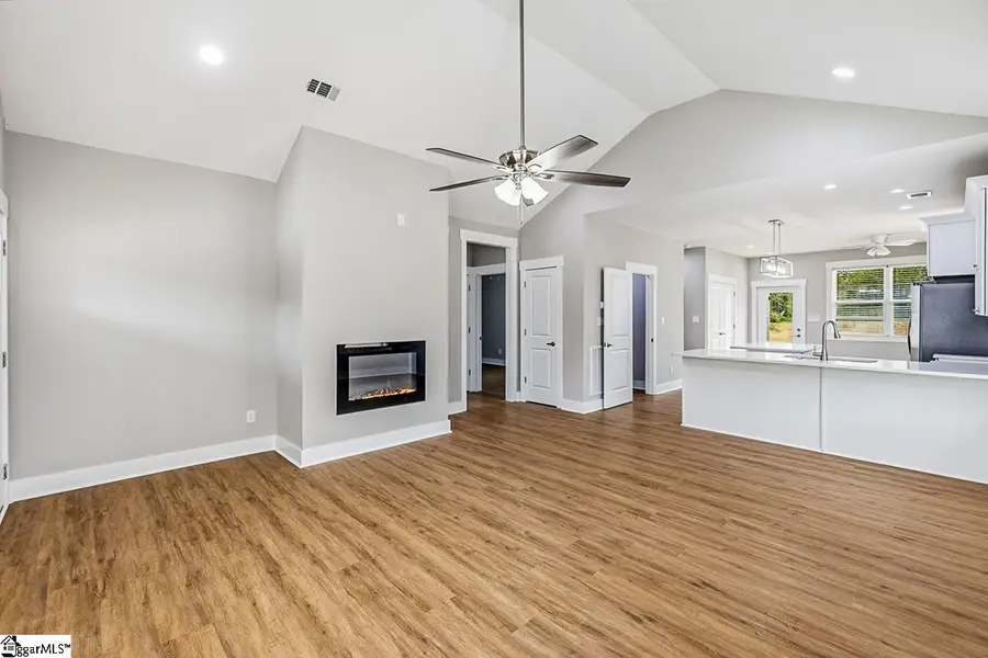215 W Durst Avenue, Greenwood, SC 29646 - #2