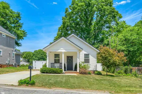 506 W D Avenue, Easley, SC 29640