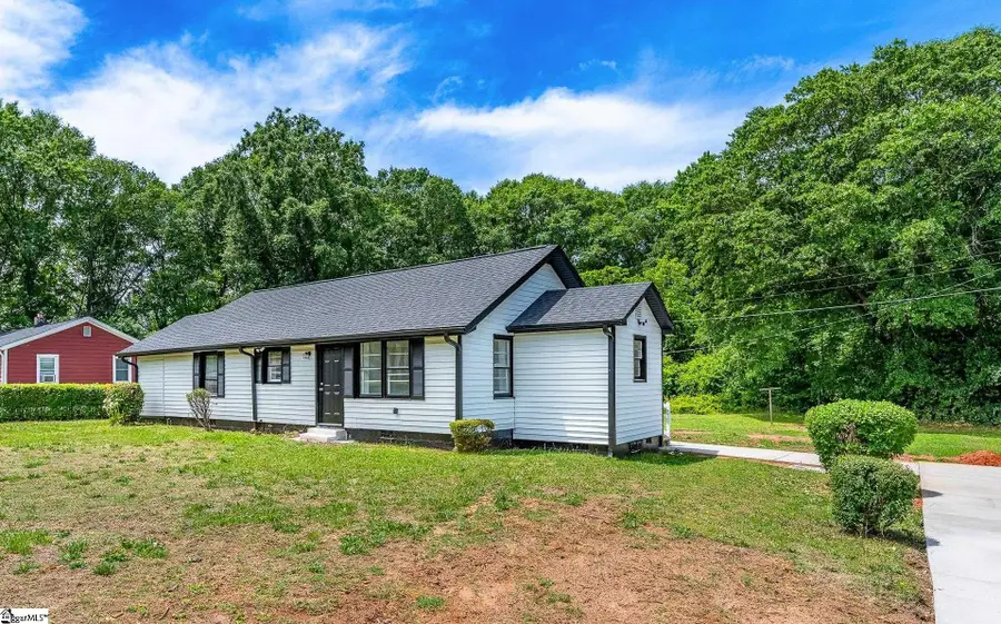 141 Edge Street, Wellford, SC 29385 - #2