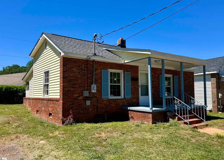 8 Clark Street, Laurens, SC 29360 - #2