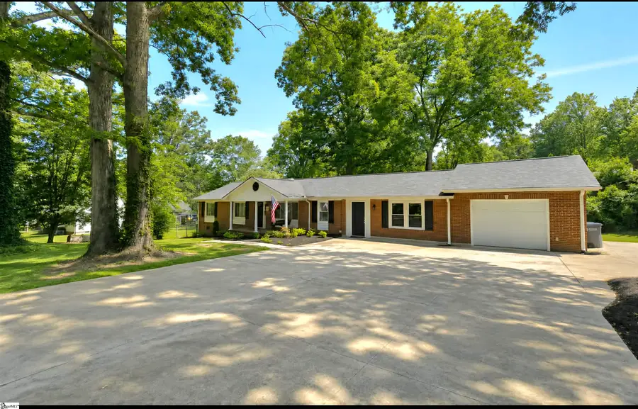 303 E Belvue Road, Taylors, SC 29687 - #2