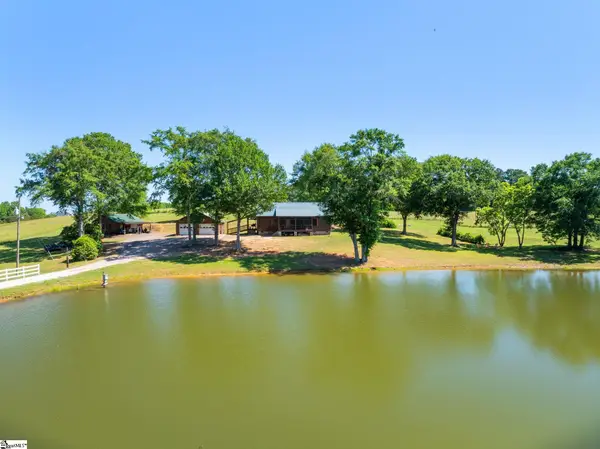 425 Cooper Bridge Road, Woodruff, SC 29388