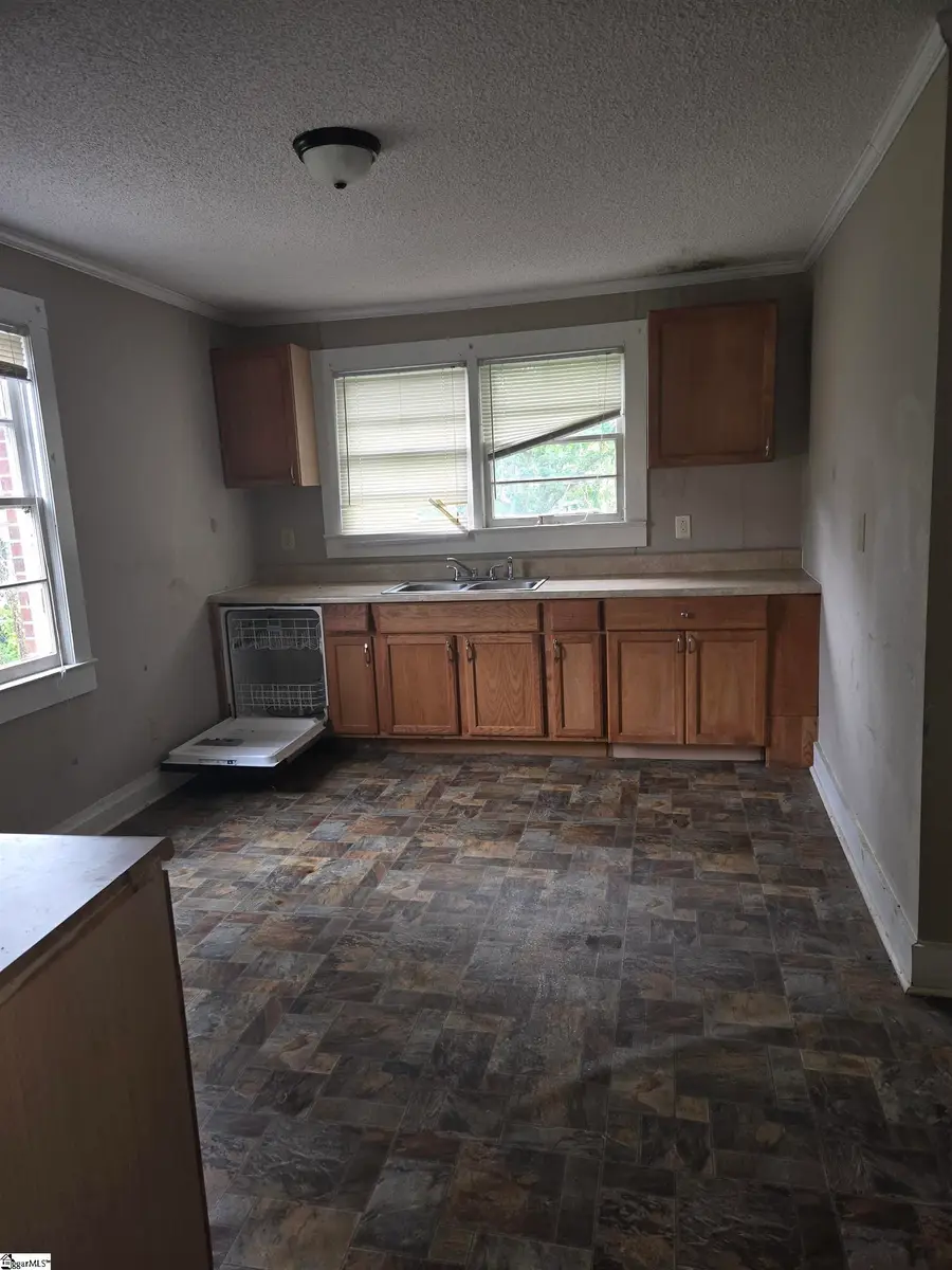 110 N Owens Street, Clinton, SC 29325 - #2