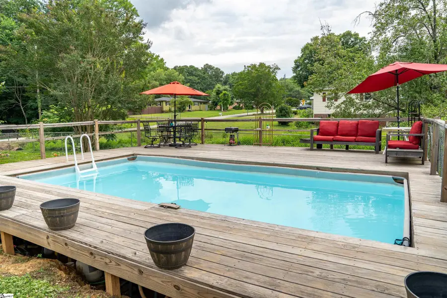 548 Honeysuckle Road, Spartanburg, SC 29303 - #2