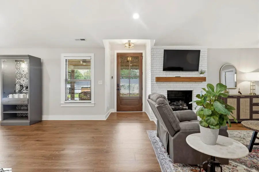 207 Oates Avenue, Easley, SC 29640 - #3