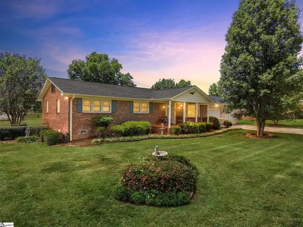 2016 Evergreen Drive, Boiling Springs, SC 29316-9316