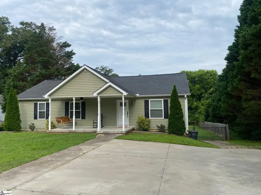 224 Irby Avenue, Laurens, SC 29360 - #2