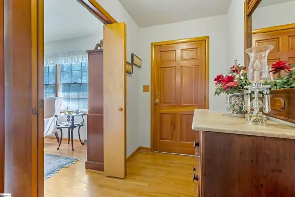 8 Dickens Lane, Taylors, SC 29687
