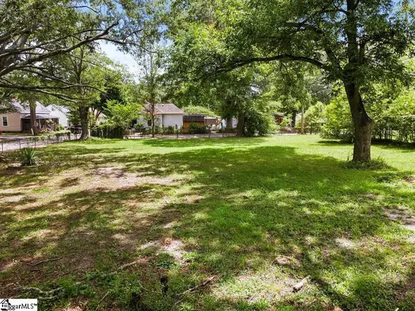235 Oak Street, Clinton, SC 29325