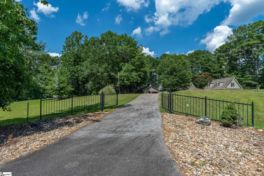 246 Bay Ridge Drive, Townville, SC 29689 - #2