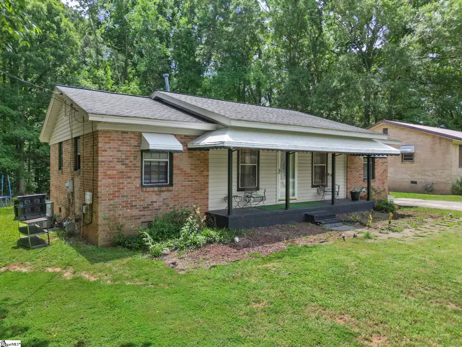 304 Stuart Street, Laurens, SC 29360 - #3