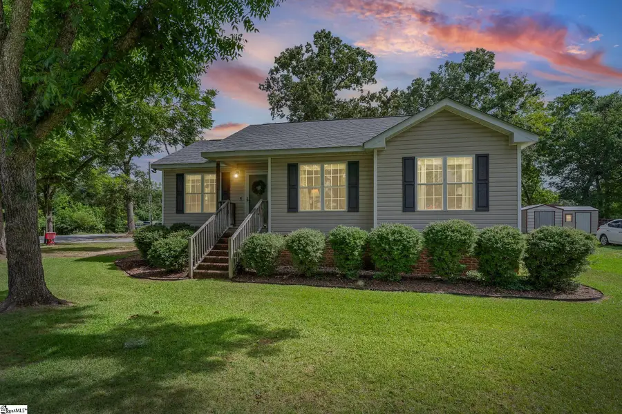 109 Hilldale Avenue, Laurens, SC 29360 - #2
