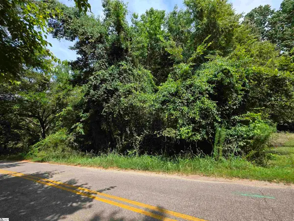 318 Meadowbrook Avenue, Woodruff, SC 29388