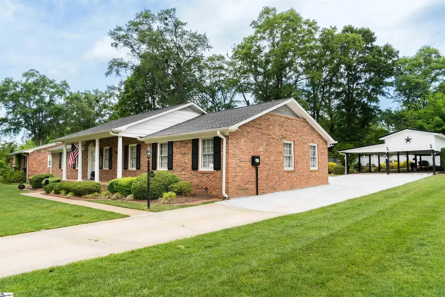 108 Ridgeway Drive, Spartanburg, SC 29301 - #2