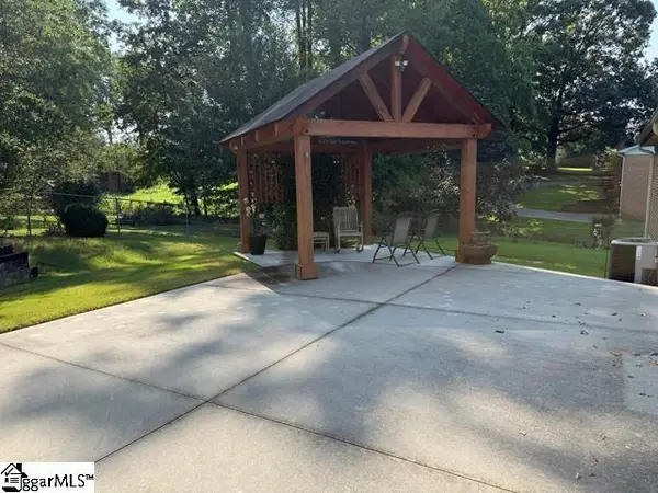 10 Dickens Lane, Taylors, SC 29687