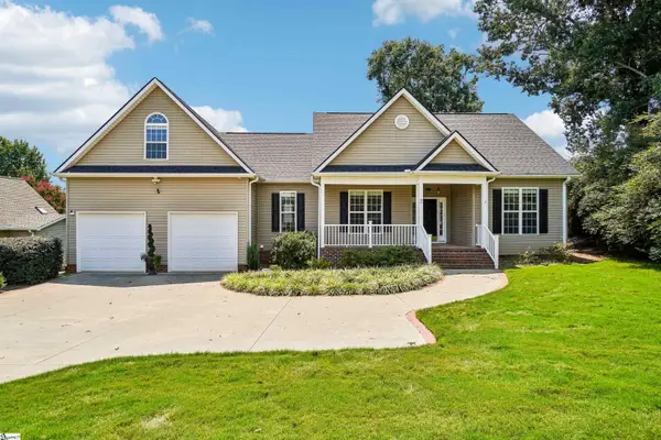 2 Lake Lennox Drive, Simpsonville, SC 29681