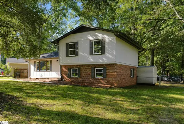 202 Vinewood Court, Simpsonville, SC 29680