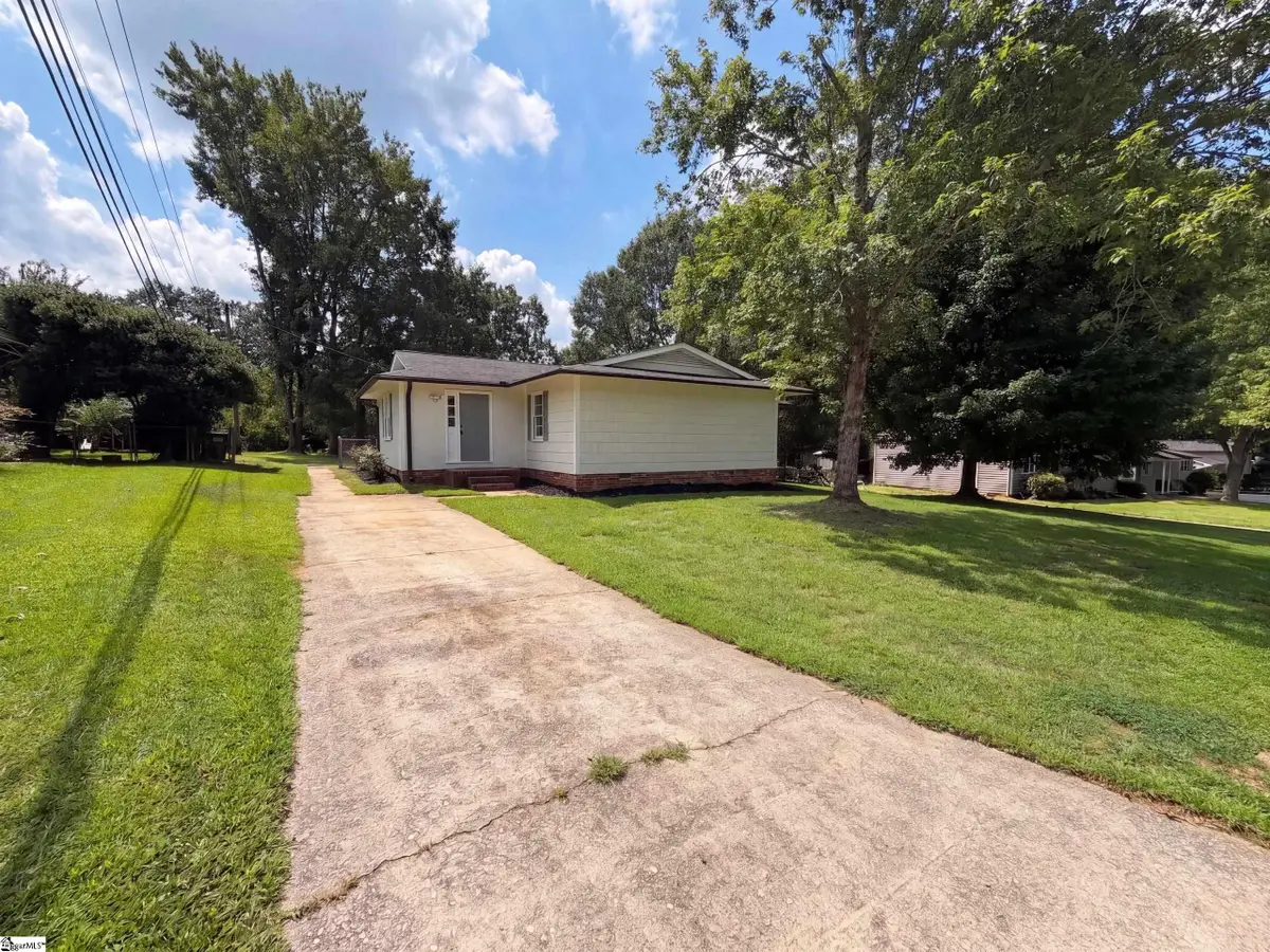 404 W Yellow Wood Drive, Simpsonville, SC 29680 - #1
