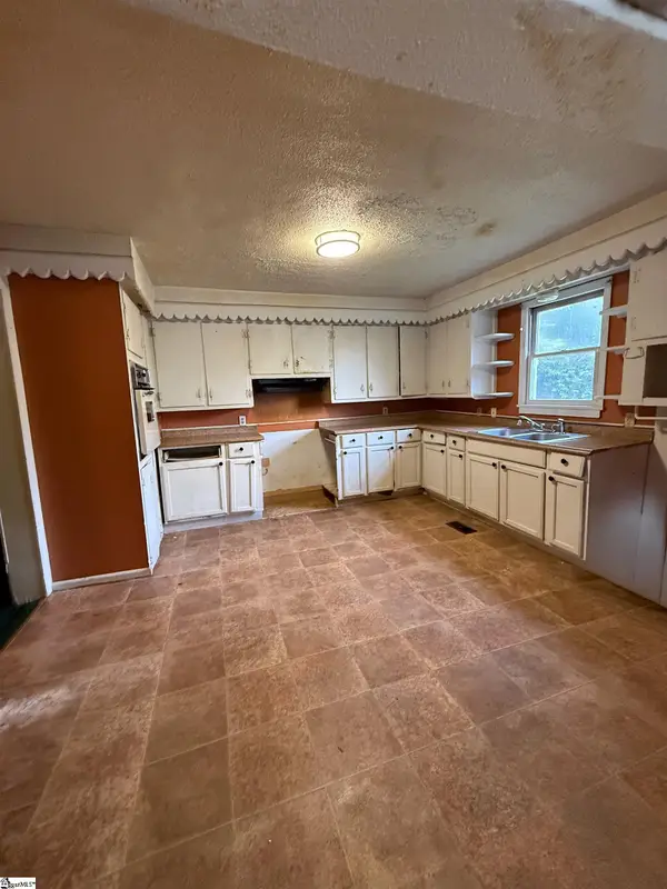 3 Piedmont Avenue, Greenville, SC 29611
