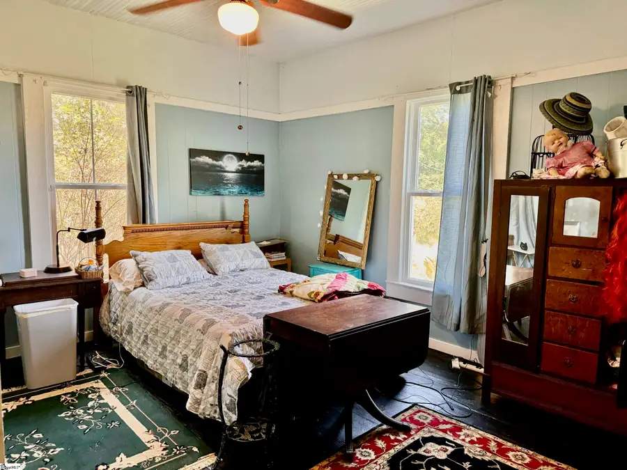 206 E Greenwood Street, Landrum, SC 29356 - #3