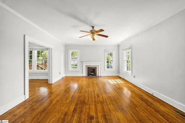 102 W Farley Avenue, Laurens, SC 29360