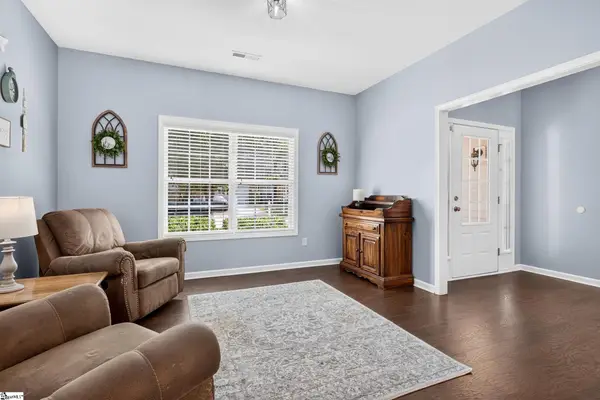 104 Valley Bluff Lane, Simpsonville, SC 29680