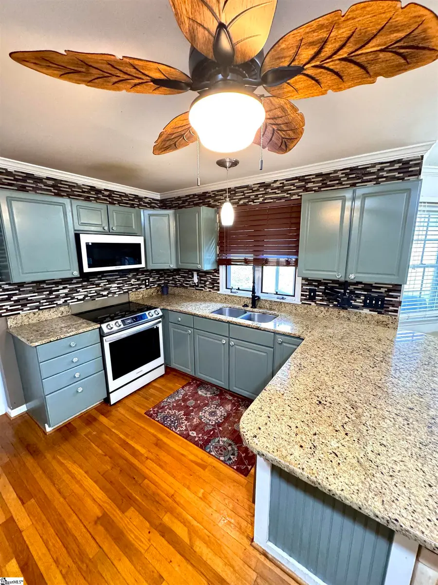 515 Parkview Drive, Laurens, SC 29360 - #3