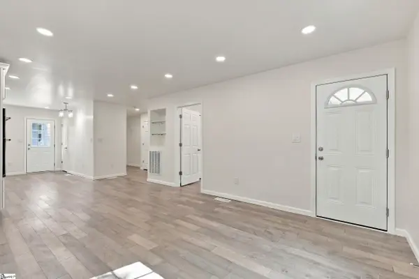 140 Simpson Avenue, Woodruff, SC 29388