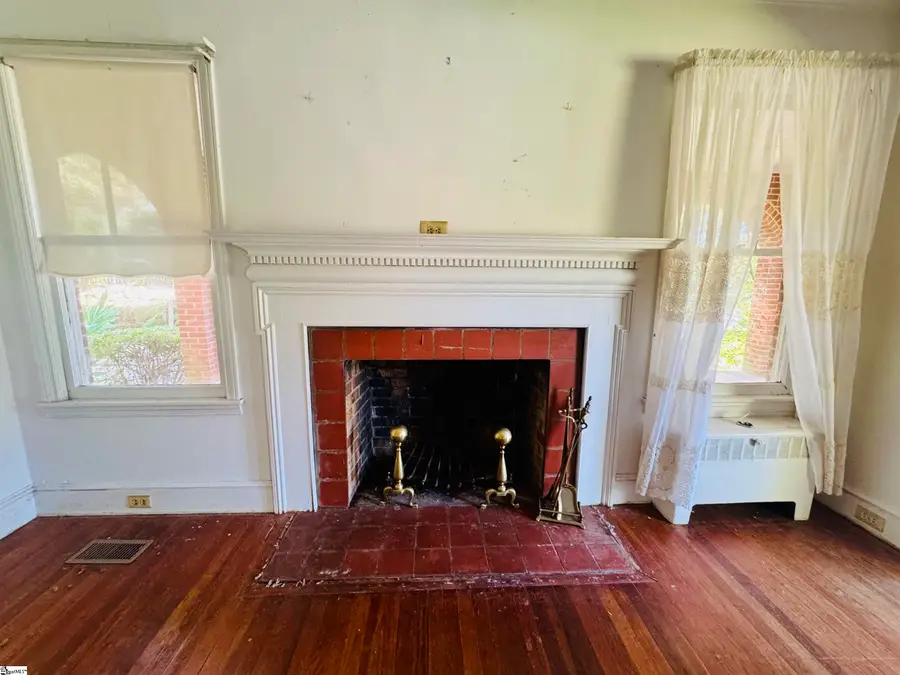 302 Chestnut Street, Abbeville, SC 29620 - #2