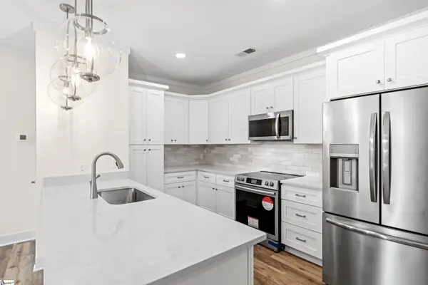 98 E Mcbee Avenue #Unit 207, Greenville, SC 29601