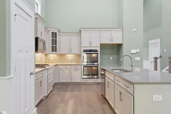 2 Ravencrest Court, Simpsonville, SC 29680-2347