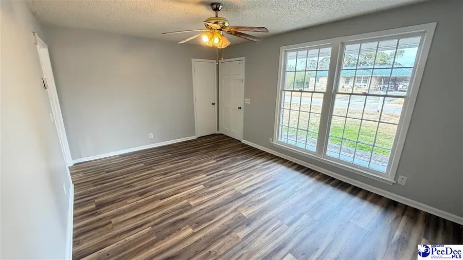 822 E Butler Ln, Florence, SC 29505 - Image #2