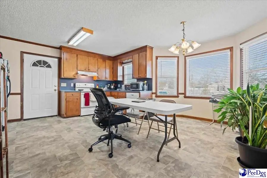 513 Magna Carta Rd, Florence, SC 29501-8706 - Image #2