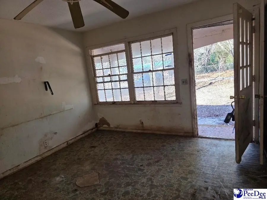 705 Sandpiper Dr, Hartsville, SC 29550 - #3