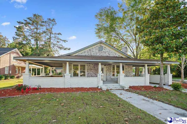 321 N Park St, Mullins, SC 29574-2825