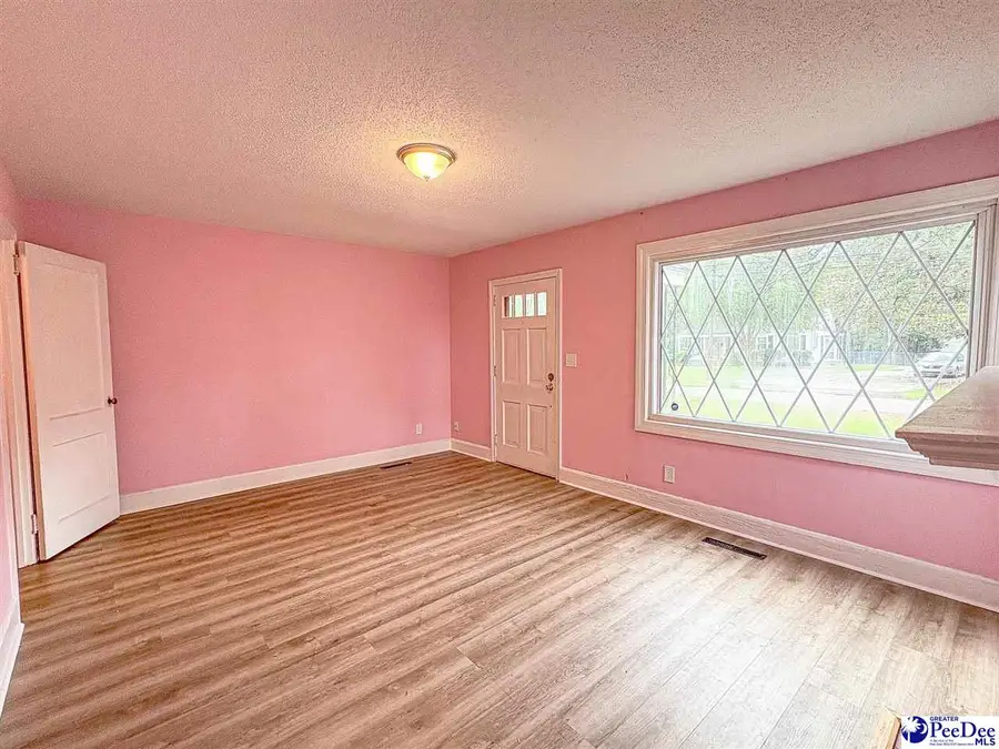 506 Taylor St, Lake City, SC 29560 - #2