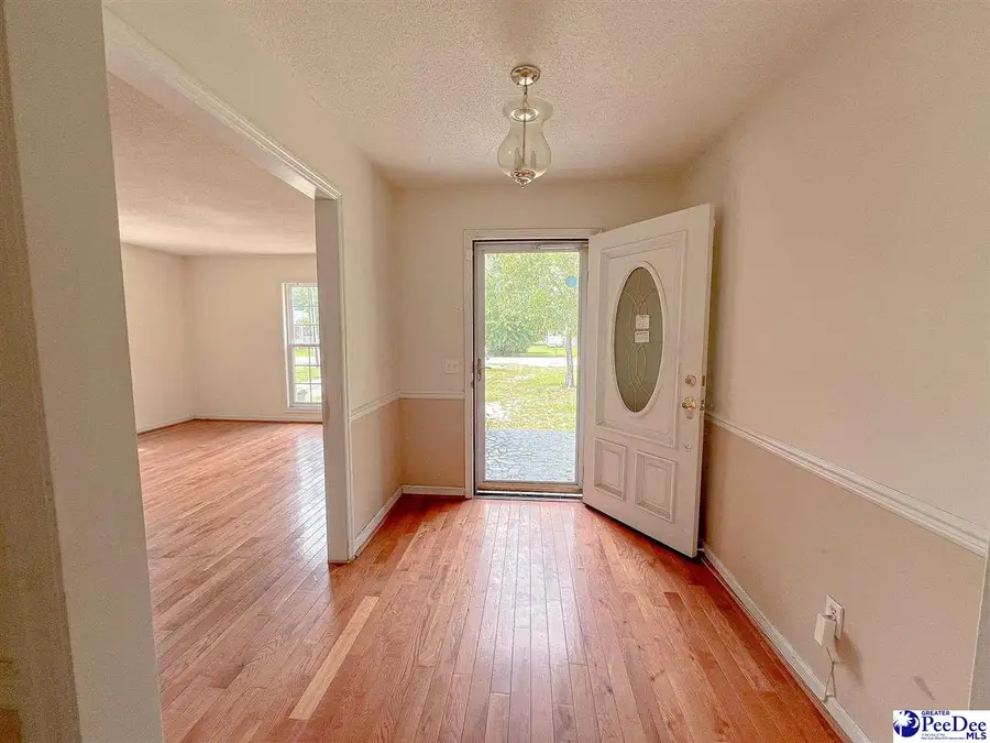 1032 Edgewood Dr., Hartsville, SC 29550 - #3
