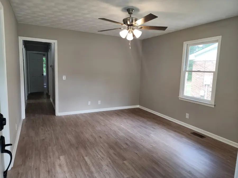 422 Kings Avenue, Bishopville, SC 29010 - #3