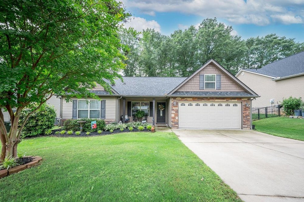 210 Heritage Creek Drive, Boiling Springs, SC 29316 BHGRE