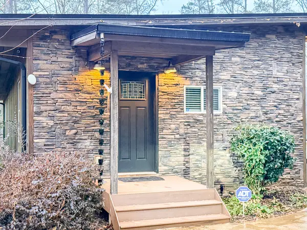 676 N Port Bass Drive, Fair Play, SC 29643-2042