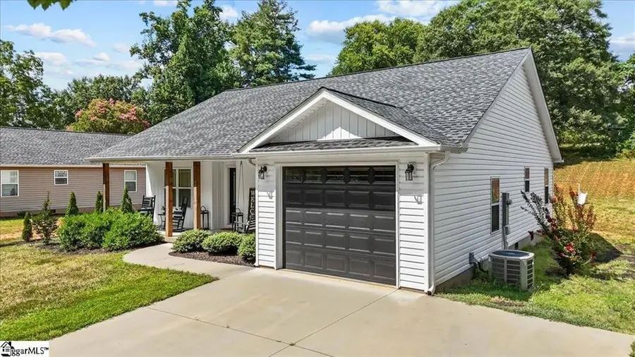 204 N Randolph Avenue, Landrum, SC 29356 - Image #2