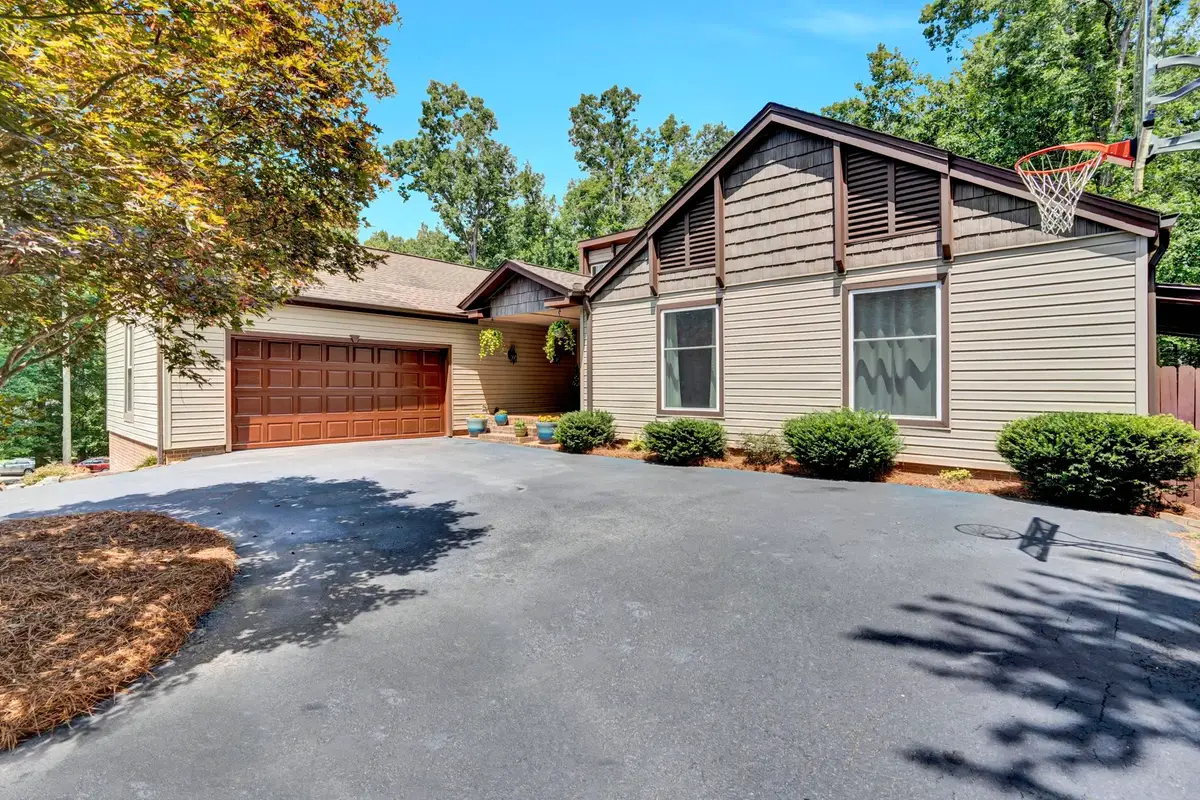 386 Valley View Drive, Woodruff, SC 29388 - Image #1
