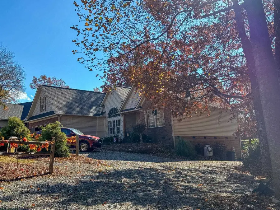 630 Claystone Drive, Inman, SC 29349 - Image #2
