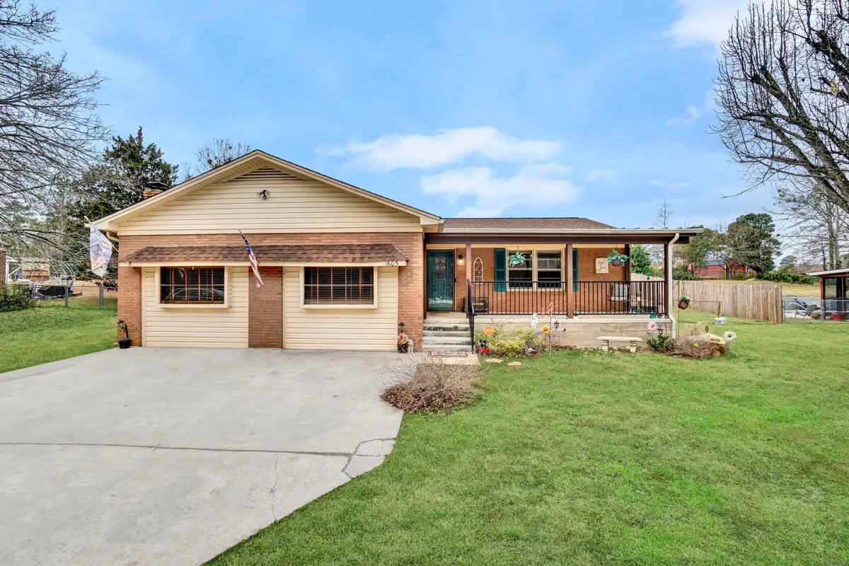 1605 E Durst Avenue, Greenwood, SC 29649 - #1