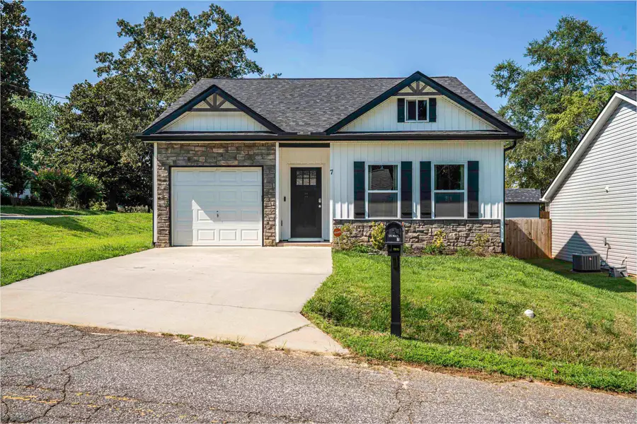 7 Lawrence Street, Inman, SC 29349 - #2